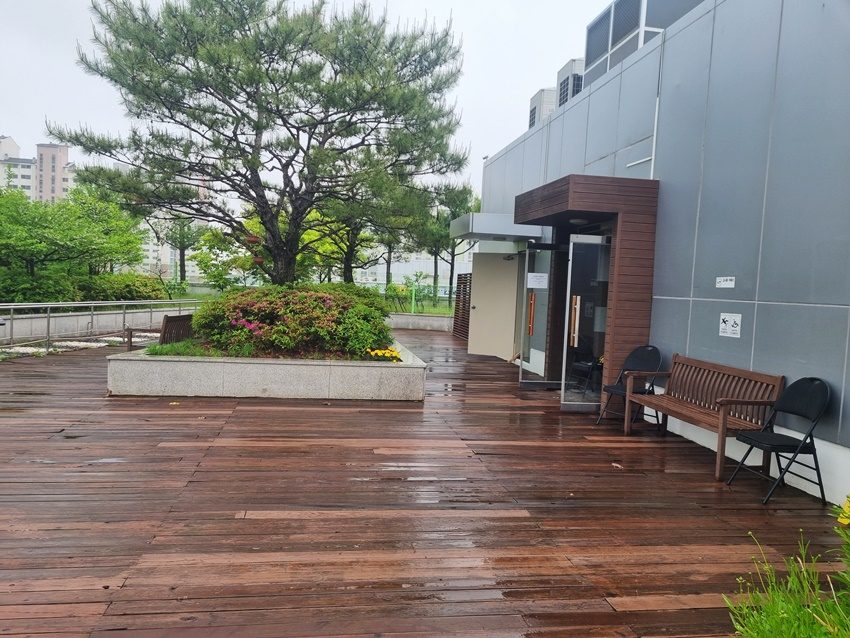 옥상정원 노후 데크 철거 4