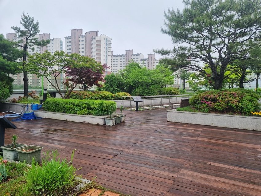 옥상정원 노후 데크 철거 5
