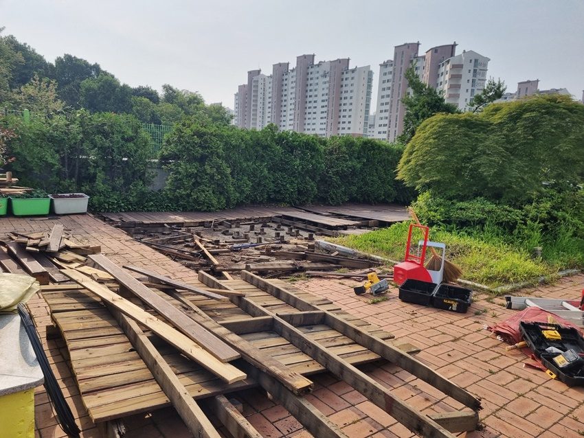 옥상정원 노후 데크 철거 9