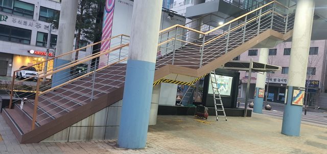 영등포구의회 계단 데크 시공 사진
