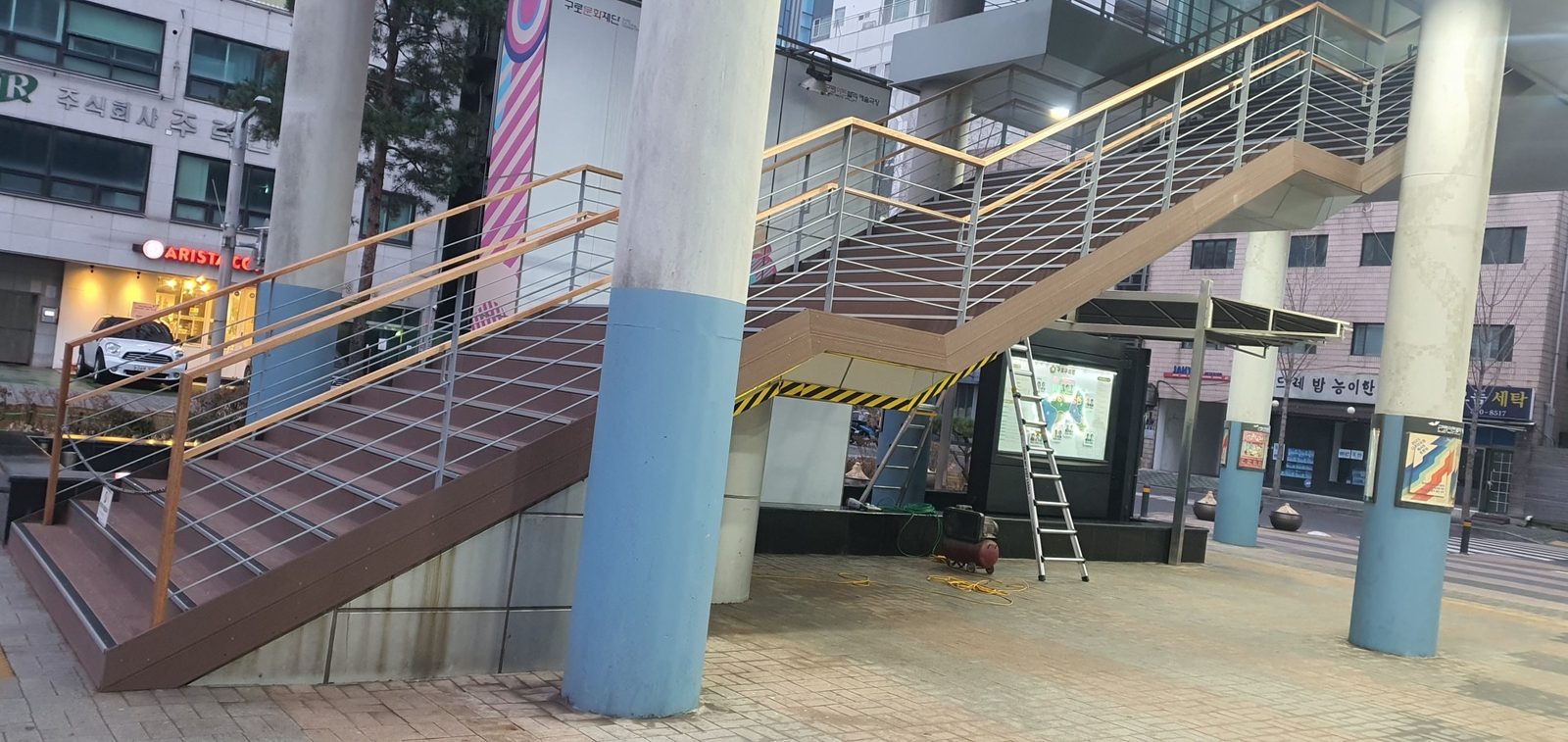 영등포구의회 계단 합성목재 데크 시공 사진